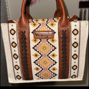 Wrangler bag with strap